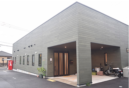 自然に囲まれた落ち着いた環境で、ゆったりとした時間を。